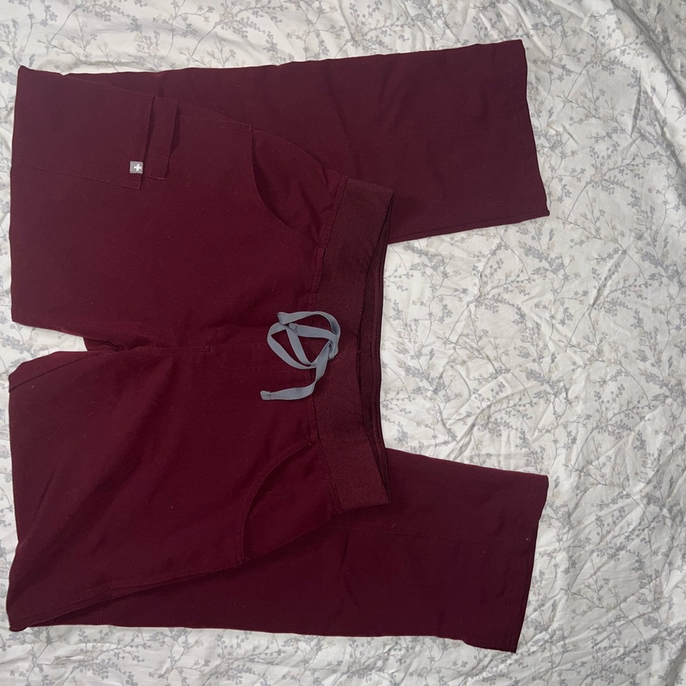 FIGS TECHNICAL COLLECTION SCRUB PANTS.